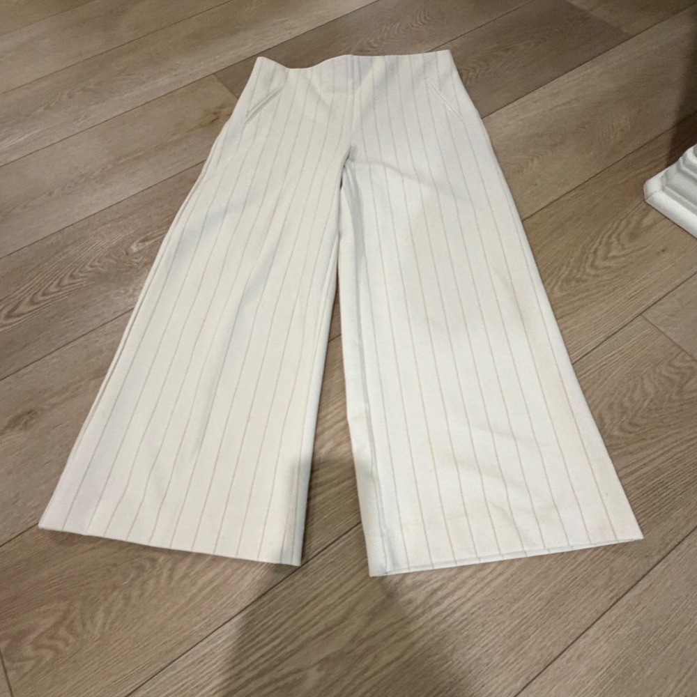Chicos Wide Leg Pinstripe Pants Cream Tan Pull On Trousers Size 1 US 8